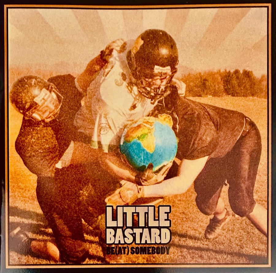 CD Cover Vorderseite – BE(AT) SOMEBODY von Little Bastard